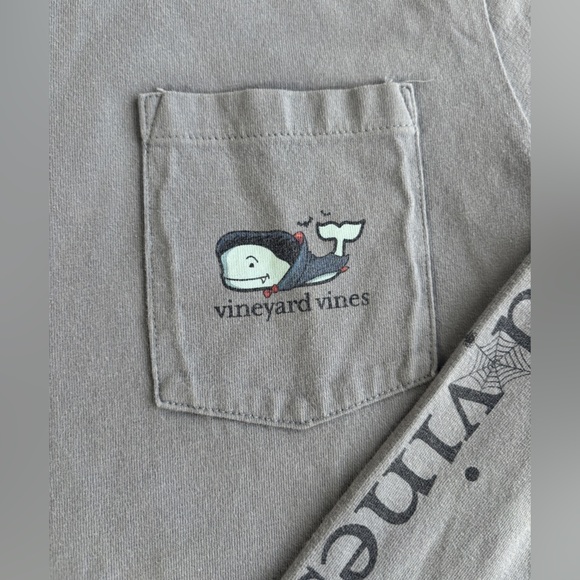 Vineyard Vines Halloween Shirt
L Blue Pocket Tee
Pullover Whale Vampire - Picture 4 of 8